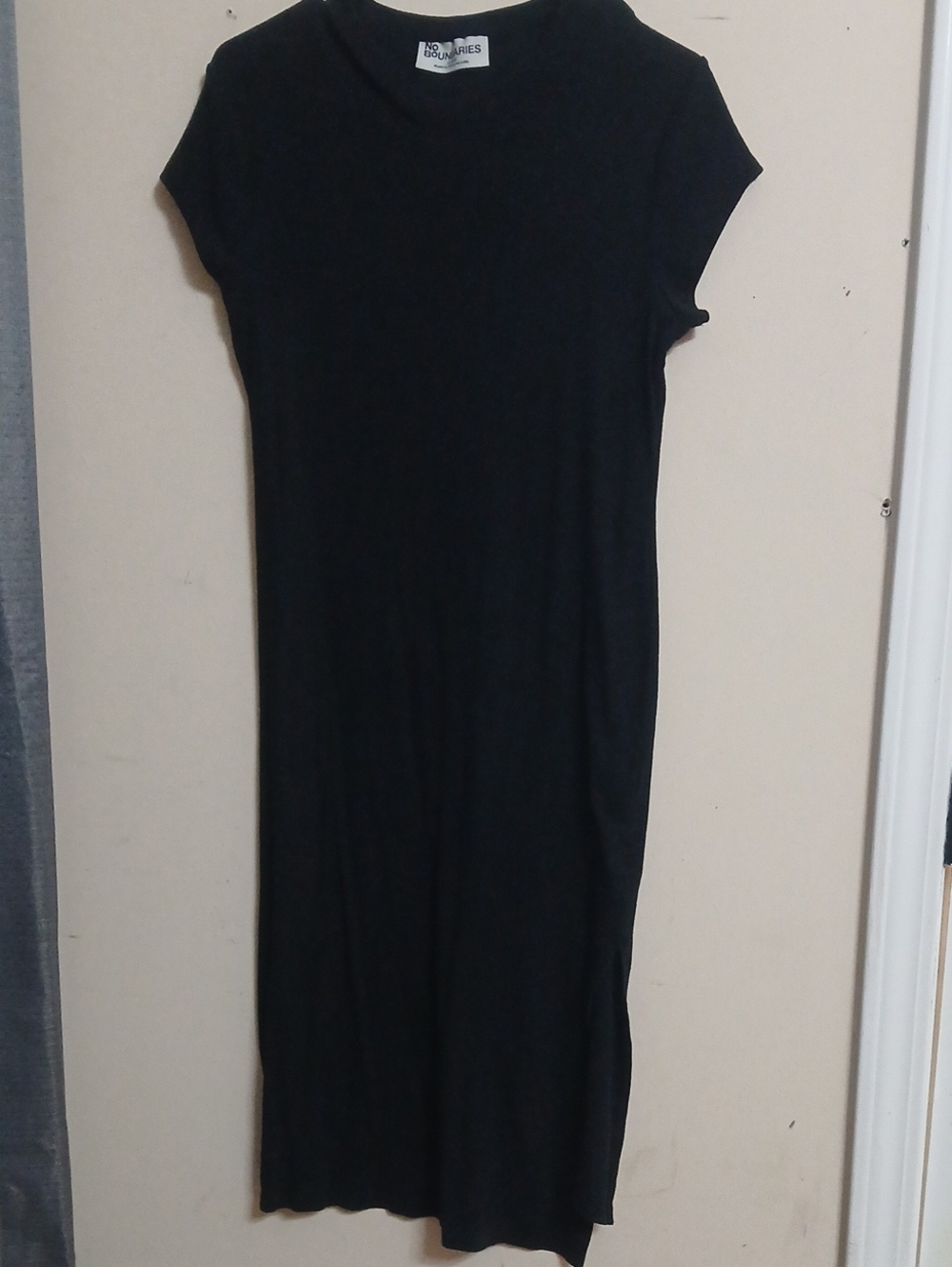No Boundaries Black Cap-Sleeve Midi Bodycon Dress